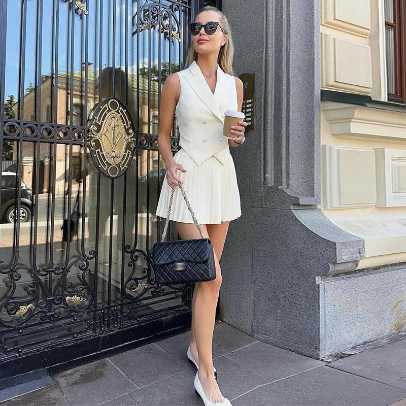 Women vest pleated skirt 2 piece setsvest pleated skirt casualsuit
More than 200 people will purchase additional items