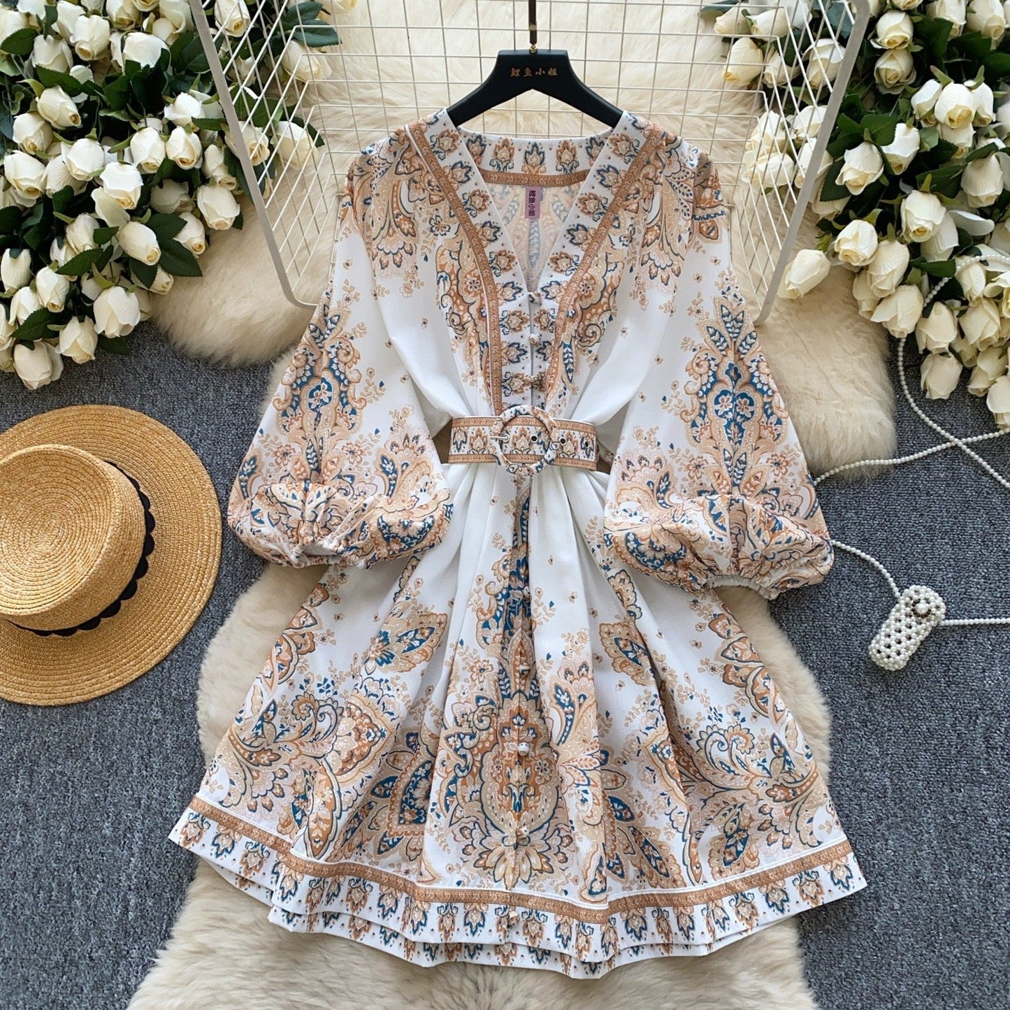 Spring new style French retro printed single breasted V-neck lantern sleeves with cinched waist, mid length, short dress trendy