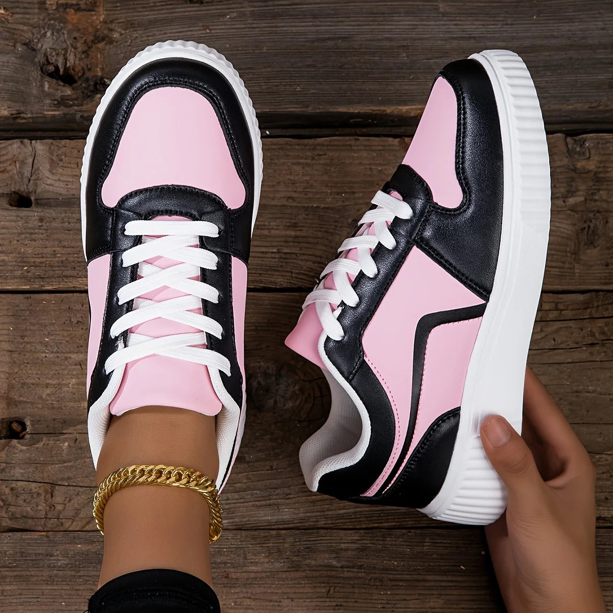 Fashionable Women's Sneaker, Light and Casual, with Stripes, Lace-up Low Top, Eva Outsole and Cloth Insole